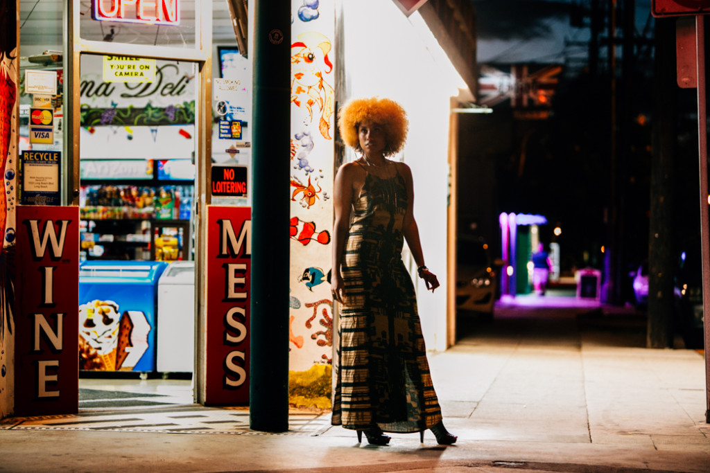 LIVECLOTHESMINDED, 1970S FASHION, 1970S STYLE, 1970S INSPIRATION, GOLD DUST BOUTIQUE, SUMMER DRESS, BOHEMIAN DRESS, BACKLESS DRESS, BLONDE AFRO, NATURAL WOMAN, AFRICAN AMERICAN WOMAN, 2016 DRESSES, 2016 FASHION, 2016 SUMMER TRENDS, NIGHT TIME PHOTOSHOOT, NATURAL LIGHT PHOTOGRAPHY
