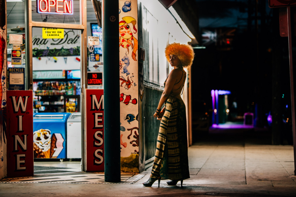 LIVECLOTHESMINDED, 1970S FASHION, 1970S STYLE, 1970S INSPIRATION, GOLD DUST BOUTIQUE, SUMMER DRESS, BOHEMIAN DRESS, BACKLESS DRESS, BLONDE AFRO, NATURAL WOMAN, AFRICAN AMERICAN WOMAN, 2016 DRESSES, 2016 FASHION, 2016 SUMMER TRENDS, NIGHT TIME PHOTOSHOOT, NATURAL LIGHT PHOTOGRAPHY