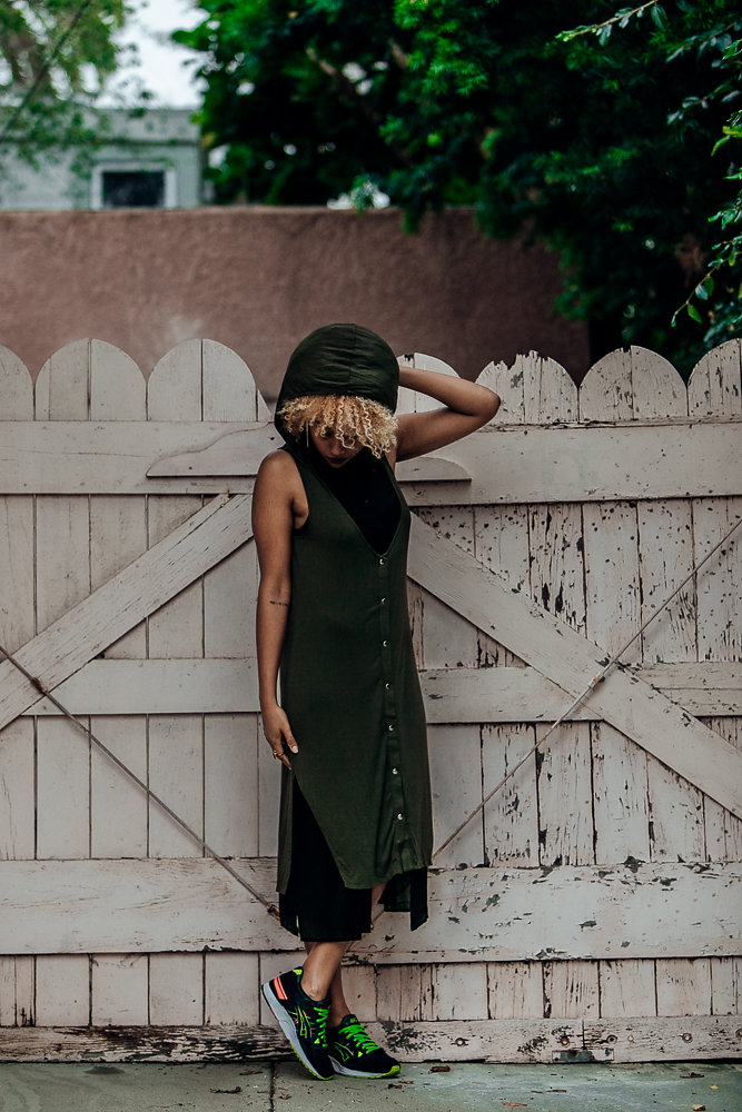 ARMY GREEN DRESS, HOODED DRESS, FIT FEMME, ATHLEISURE, SNEAKERS, OUTFIT WITH SNEAKERS, BLONDE NATURAL HAIR, HOODED DRESS FOR BIG HAIR, ASICS TIGER