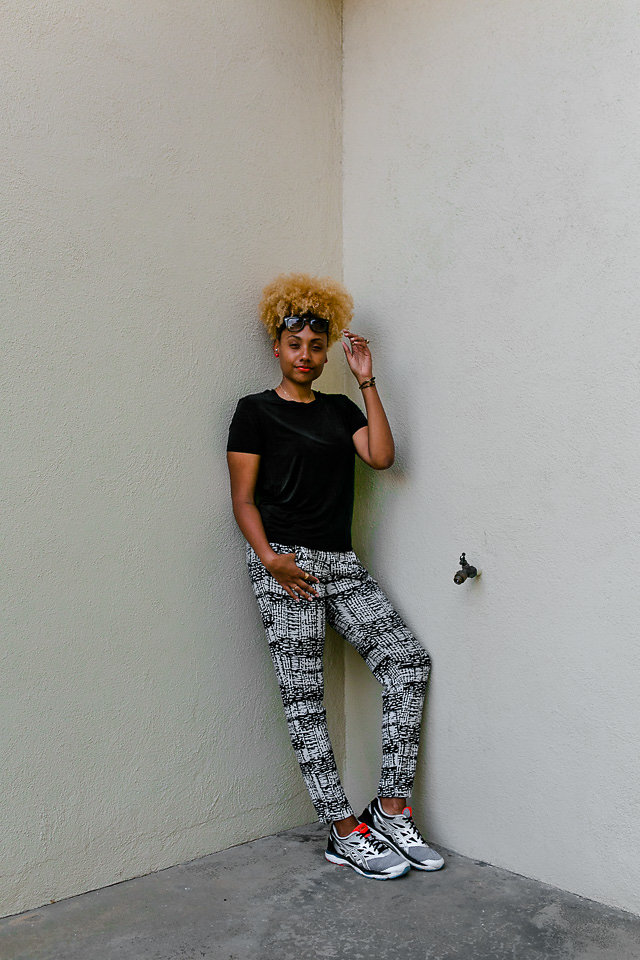 Lcm-Livecgothesminded-pattern printed pants-sneaker outfit