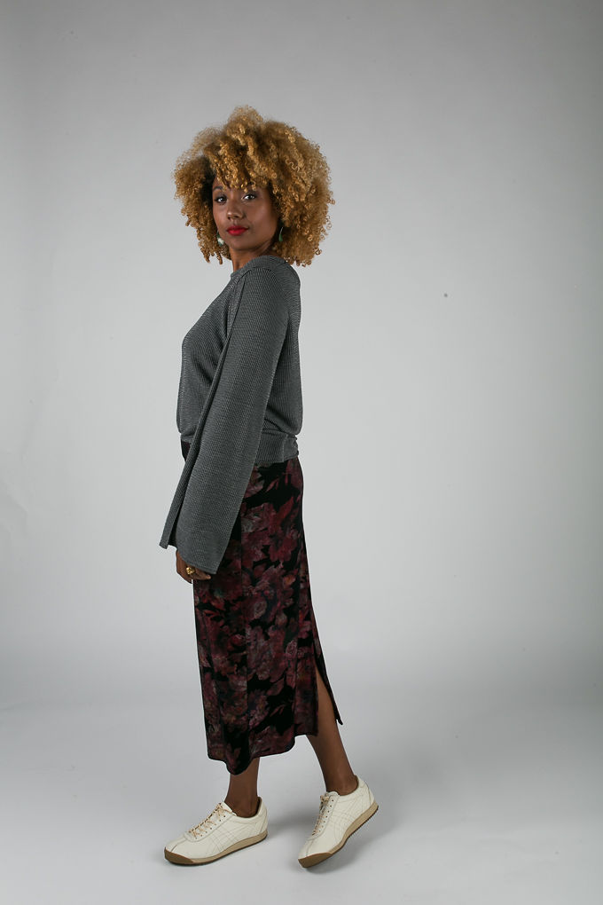 RSEE-LCM-Liveclothesminded-xmmtt-longbeach-6986-what to wear to work-midi skirt-bell sleeves-skirt with sneakers-fitfemme- work outfit ideas