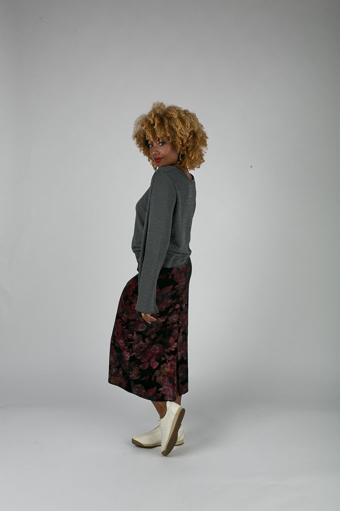 RSEE-LCM-Liveclothesminded-xmmtt-longbeach-6991-what to wear to work-midi skirt-bell sleeves-skirt with sneakers-fitfemme- work outfit ideas