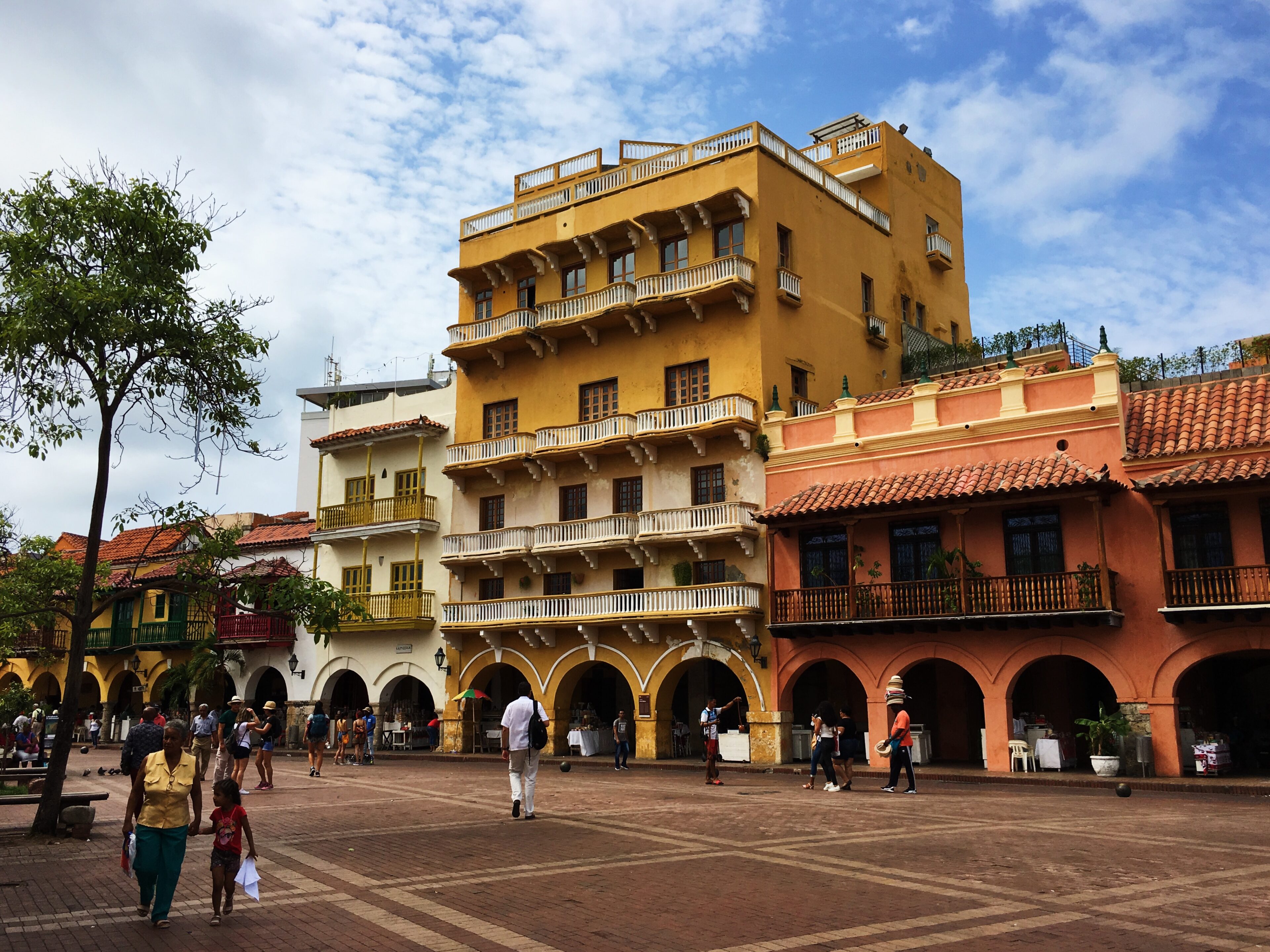 lcm-liveclothesminded-cartagena-colombia-walled city-old town