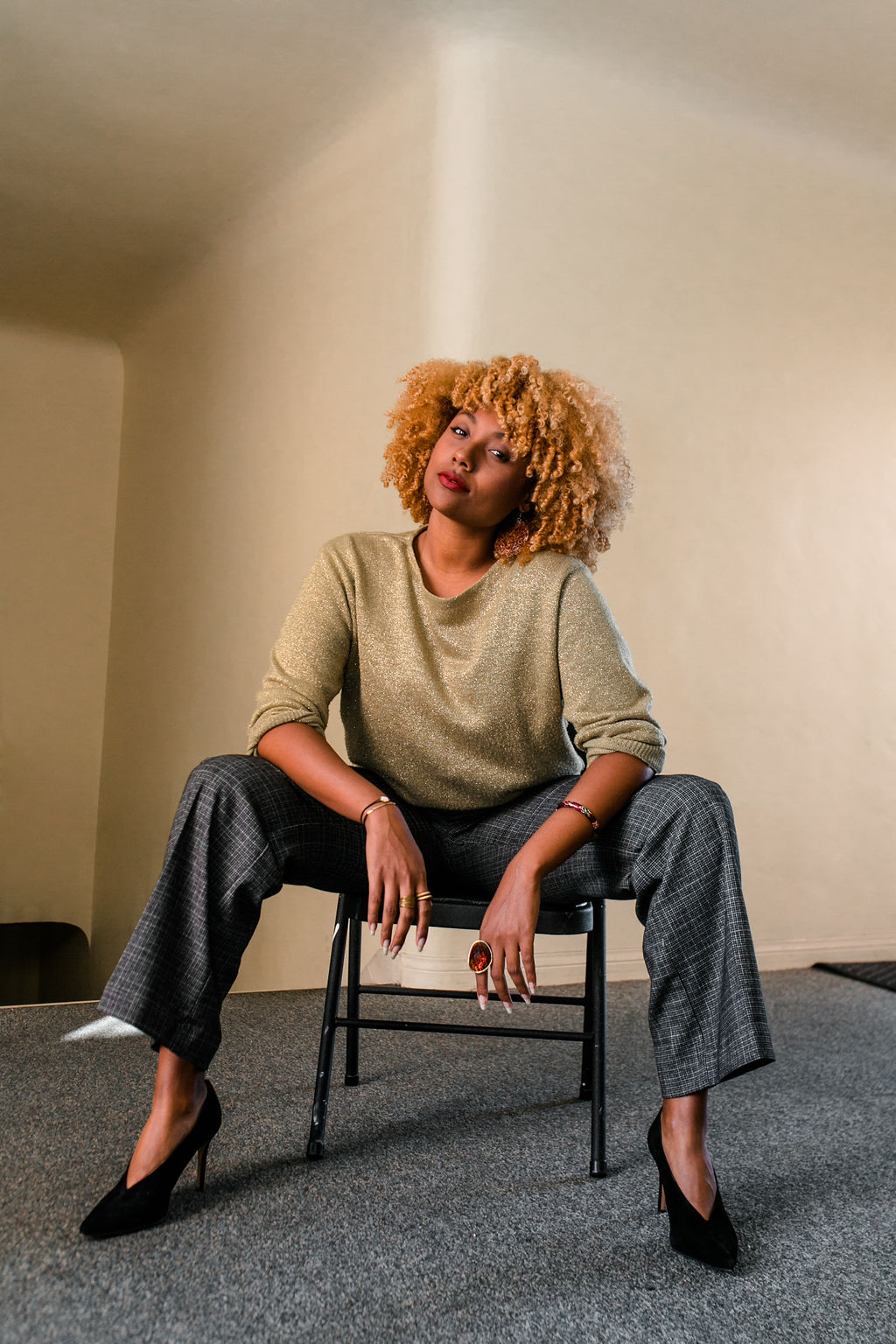 reflect -RSEE-LCM-Liveclothesminded-xmmtt-longbeach-2270-wear who you are-slacks-gold sweater-blonde curls-how to wear slacks-7 big moments