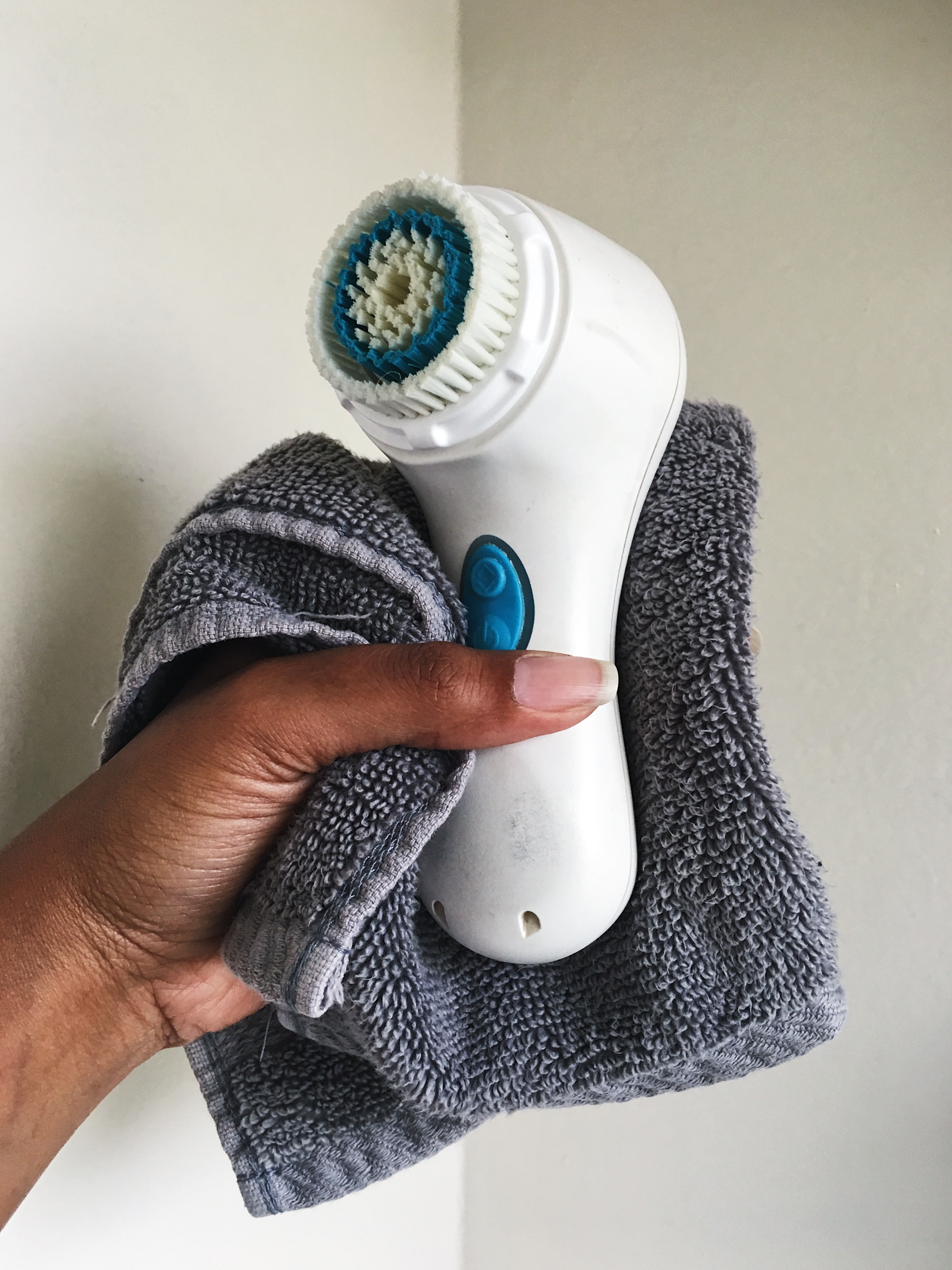facial cleansing brush-clarisonic mia 2-mother's day gift ideas