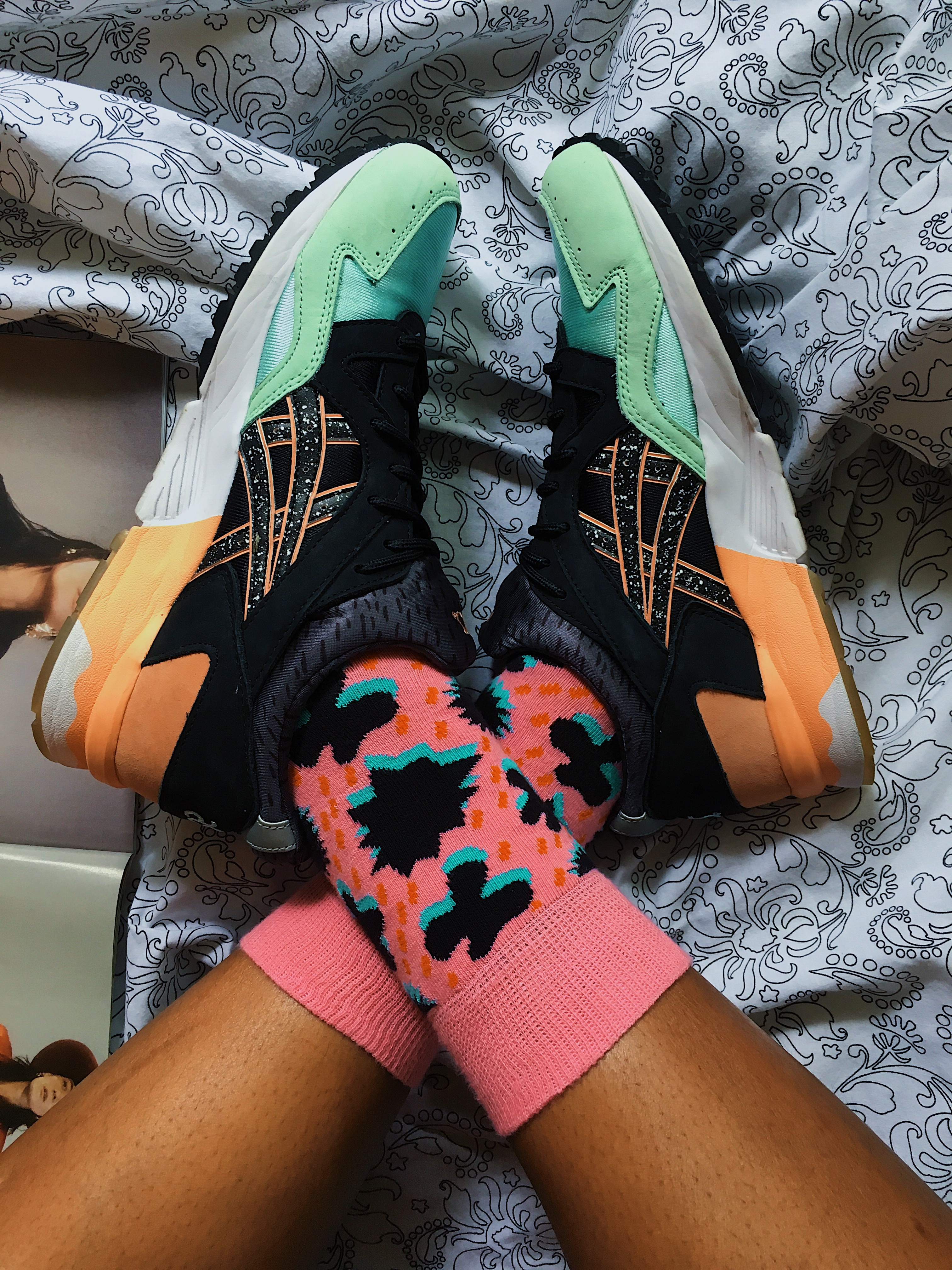 happy socks-colorful socks-asics tiger - gel lyte v-wear who you are-lcm-pink socks