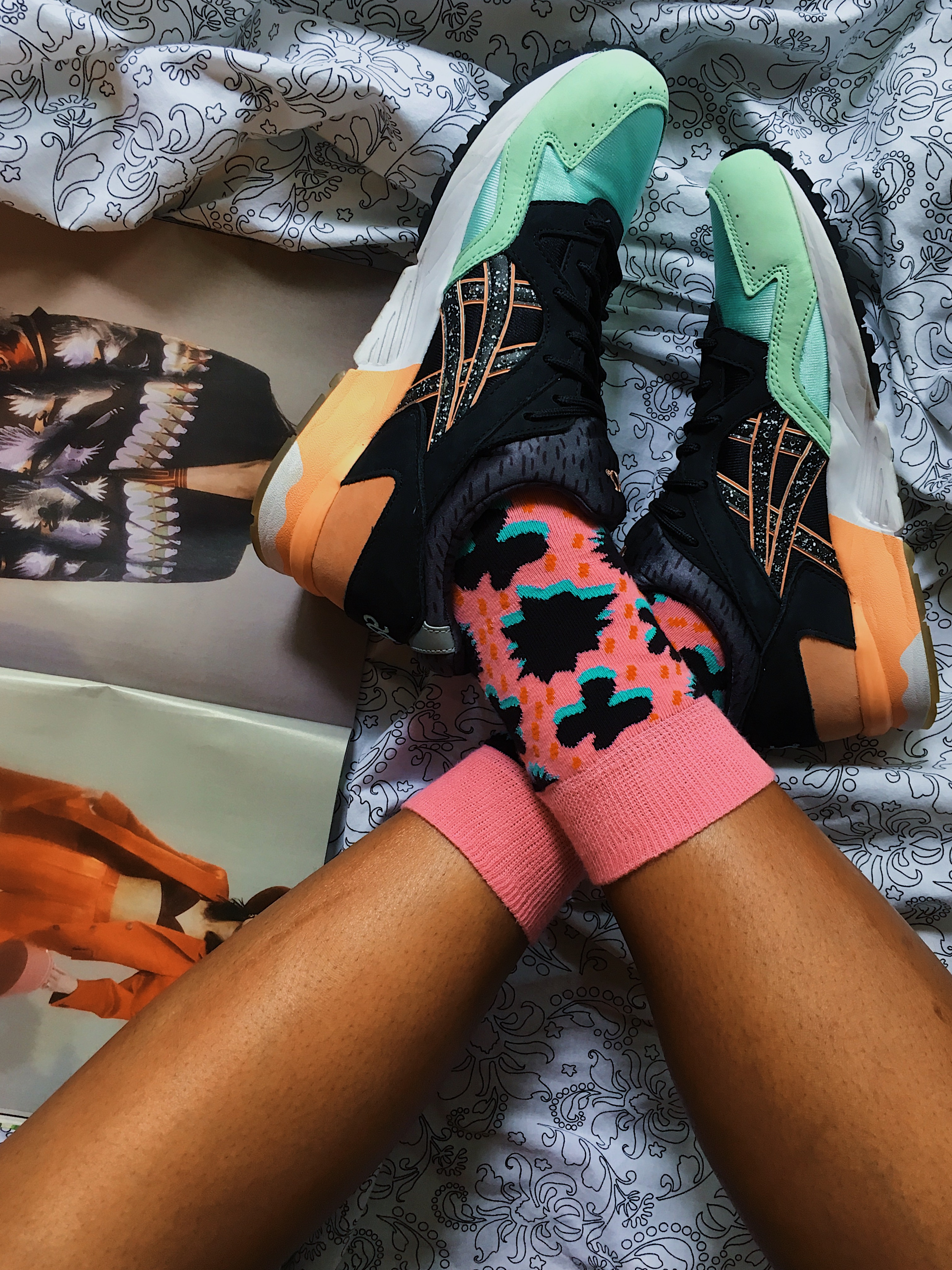 happy socks-colorful socks-asics tiger - gel lyte v-wear who you are-lcm-pink socks