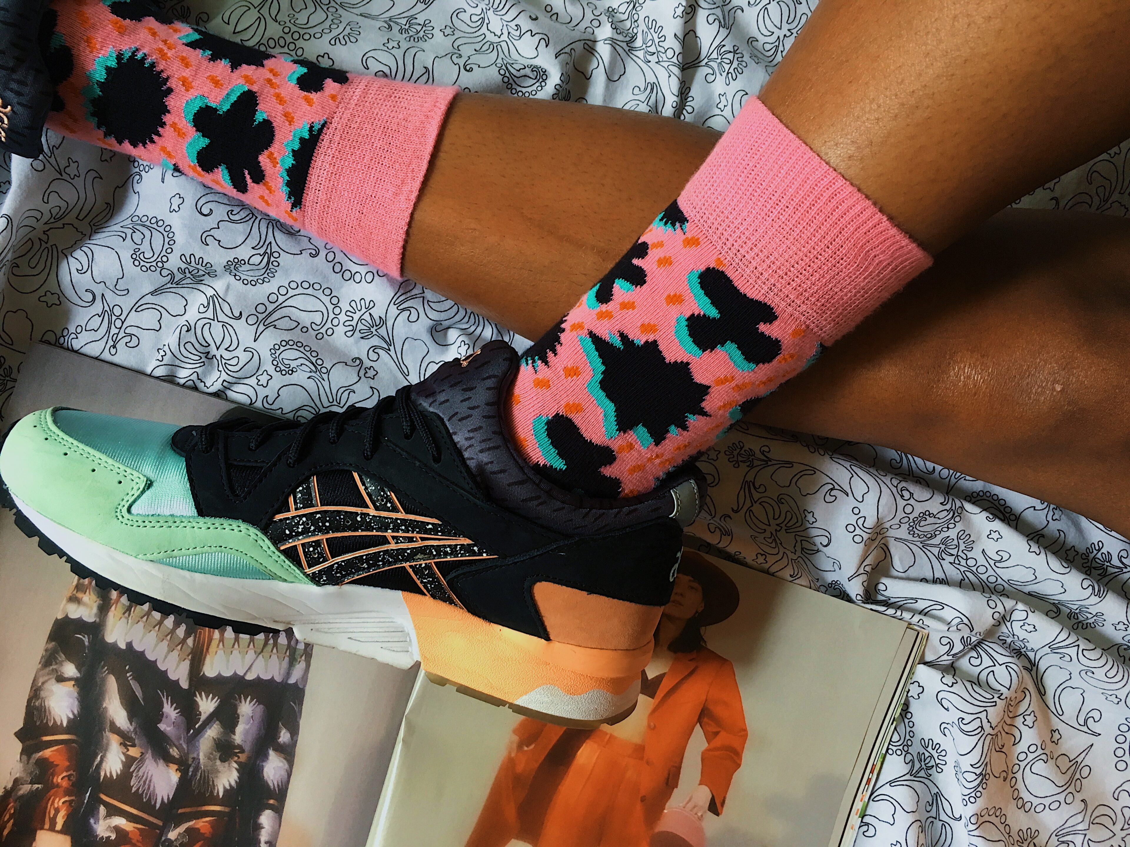 happy socks-colorful socks-asics tiger - gel lyte v-wear who you are-lcm-pink socks