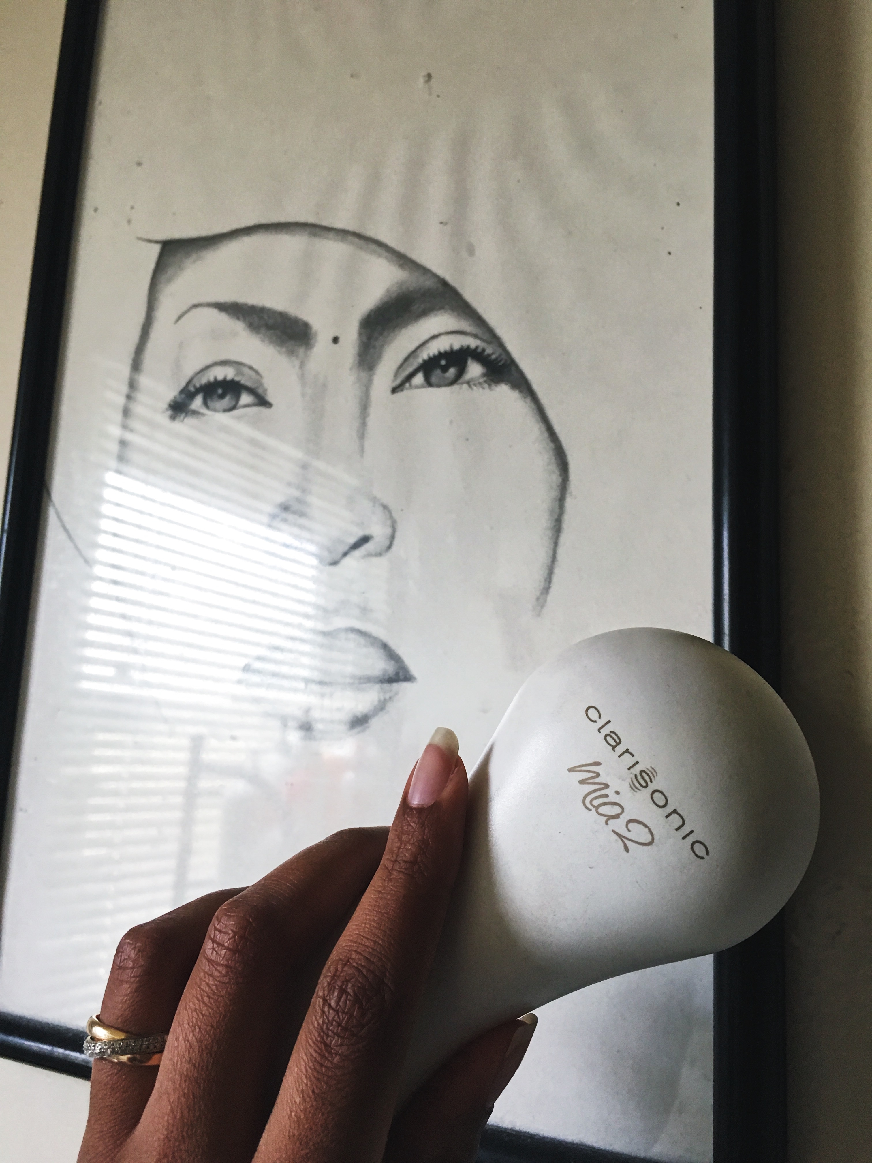 facial cleansing brush-clarisonic mia 2-mother's day gift ideas-erika badu