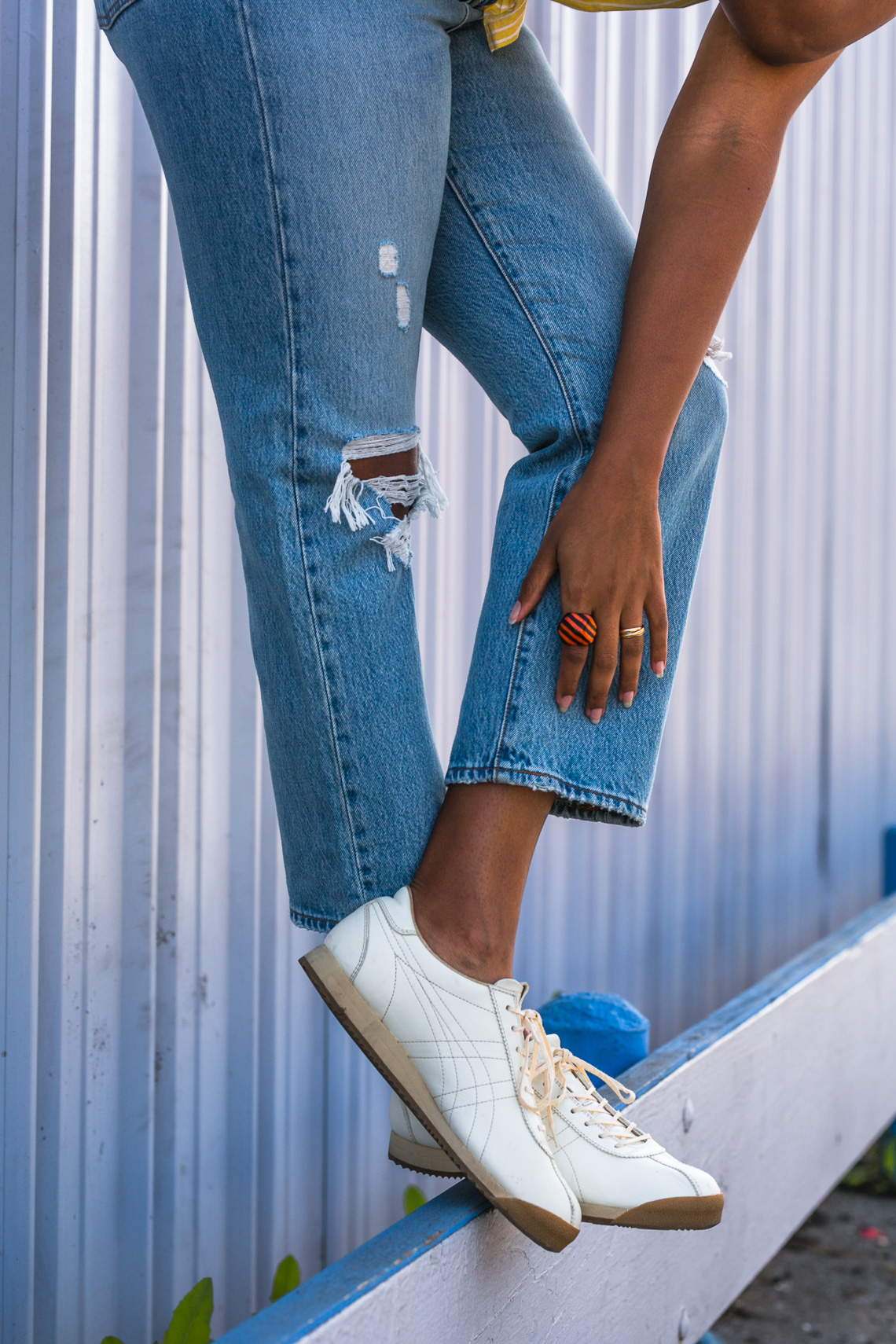 levis wedgie fit jeans-onitsuke tiger sneakers-sneakers with jeans-rsee-denim-summer outfit-look 1