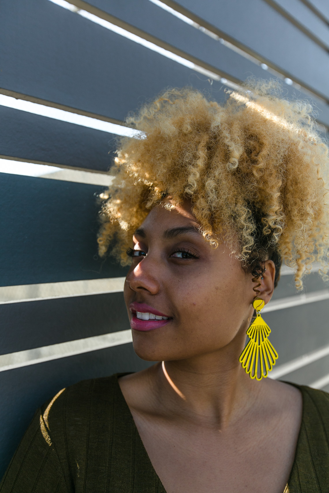 yellow earrings-summer outfit inspo-blonde curly hair-natural hair