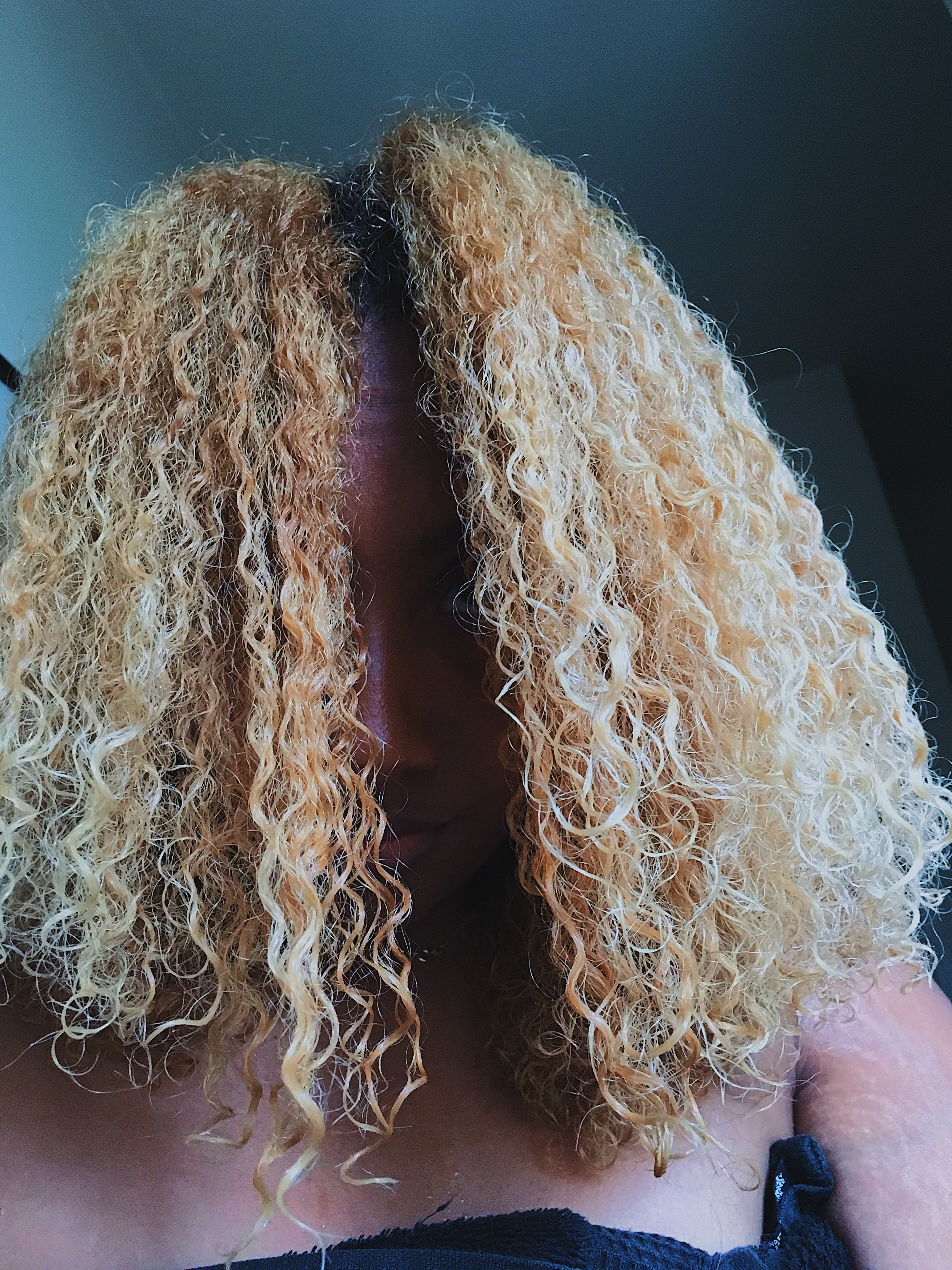 natural hair-blonde curls