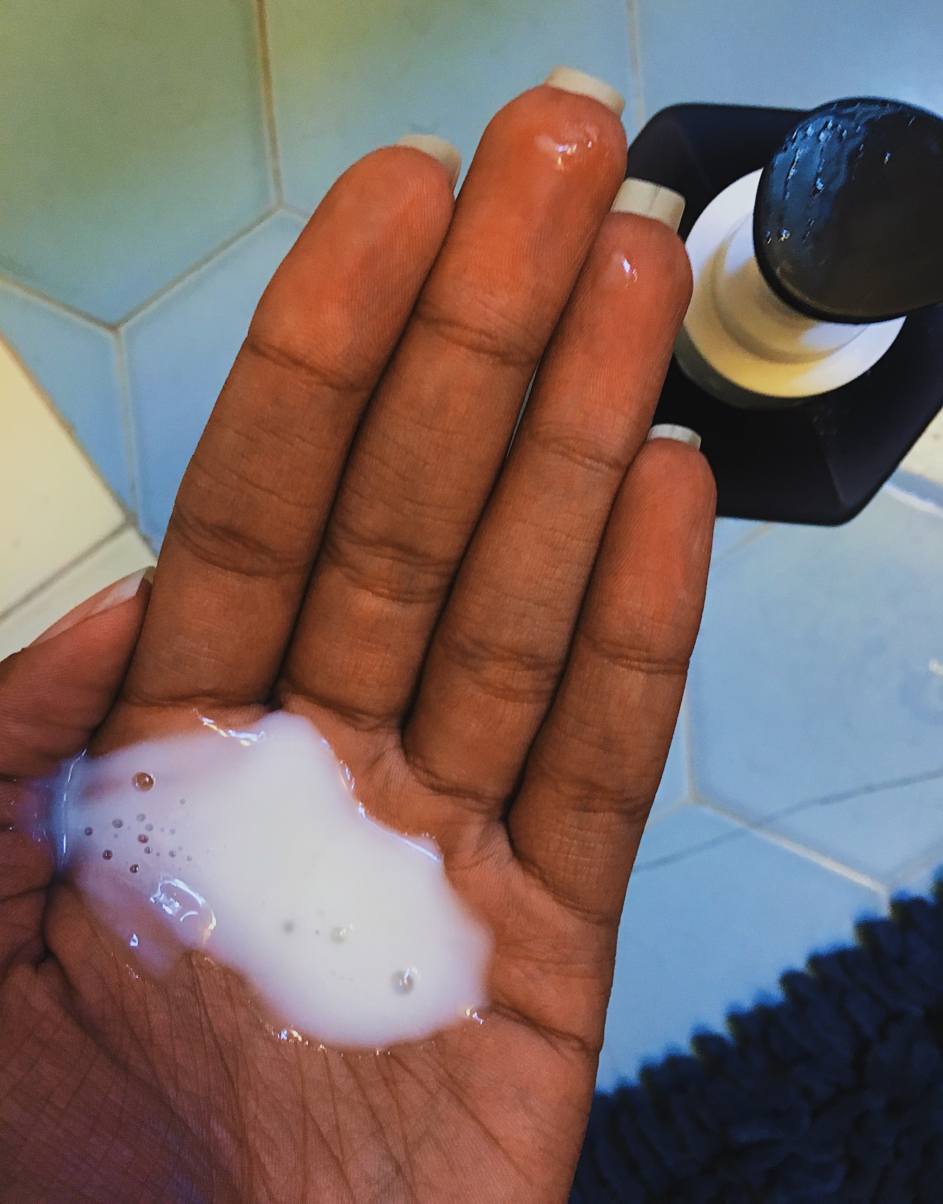 formulate shampoo-in palm