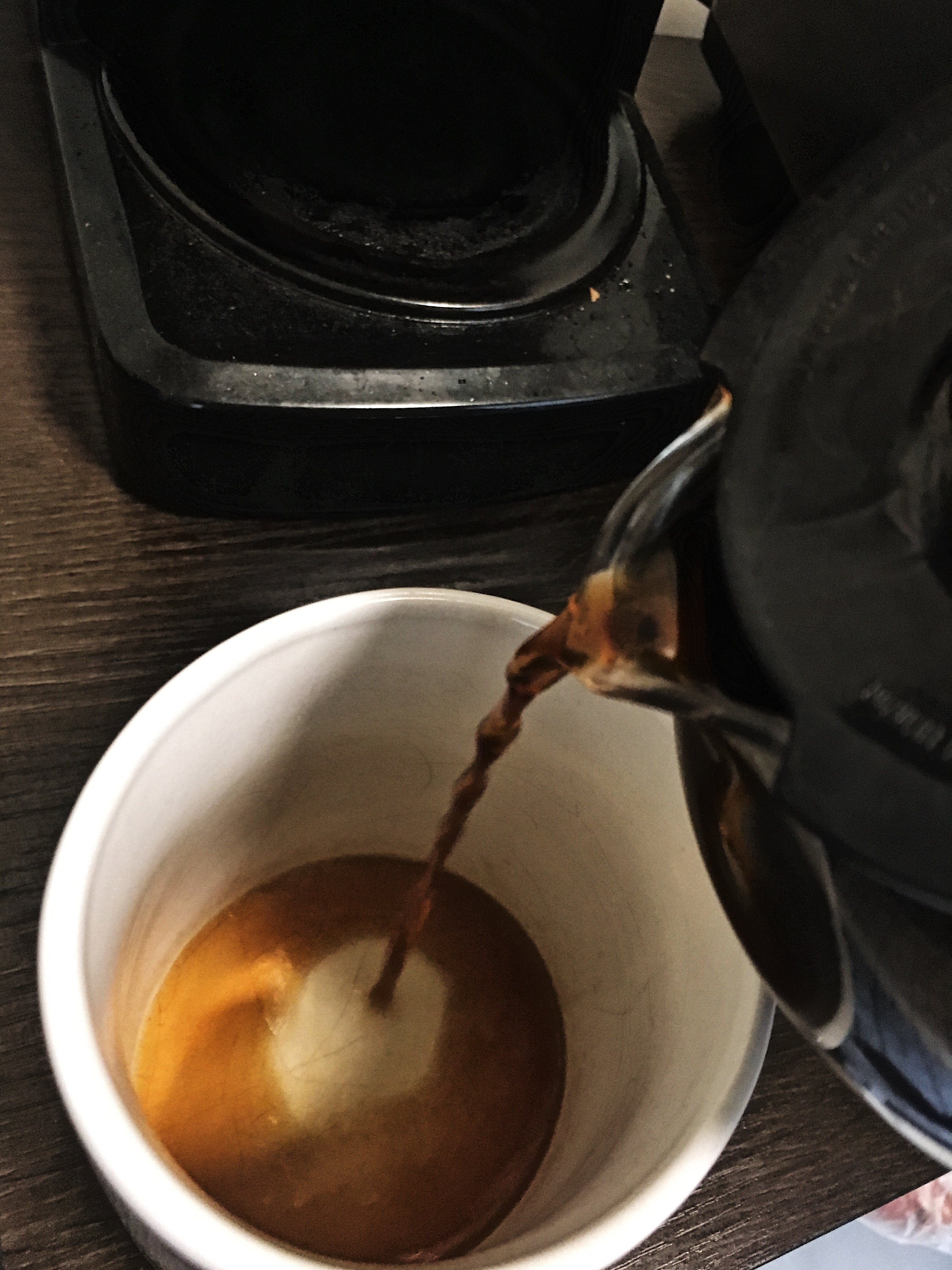 7 days without coffee-pouring coffee