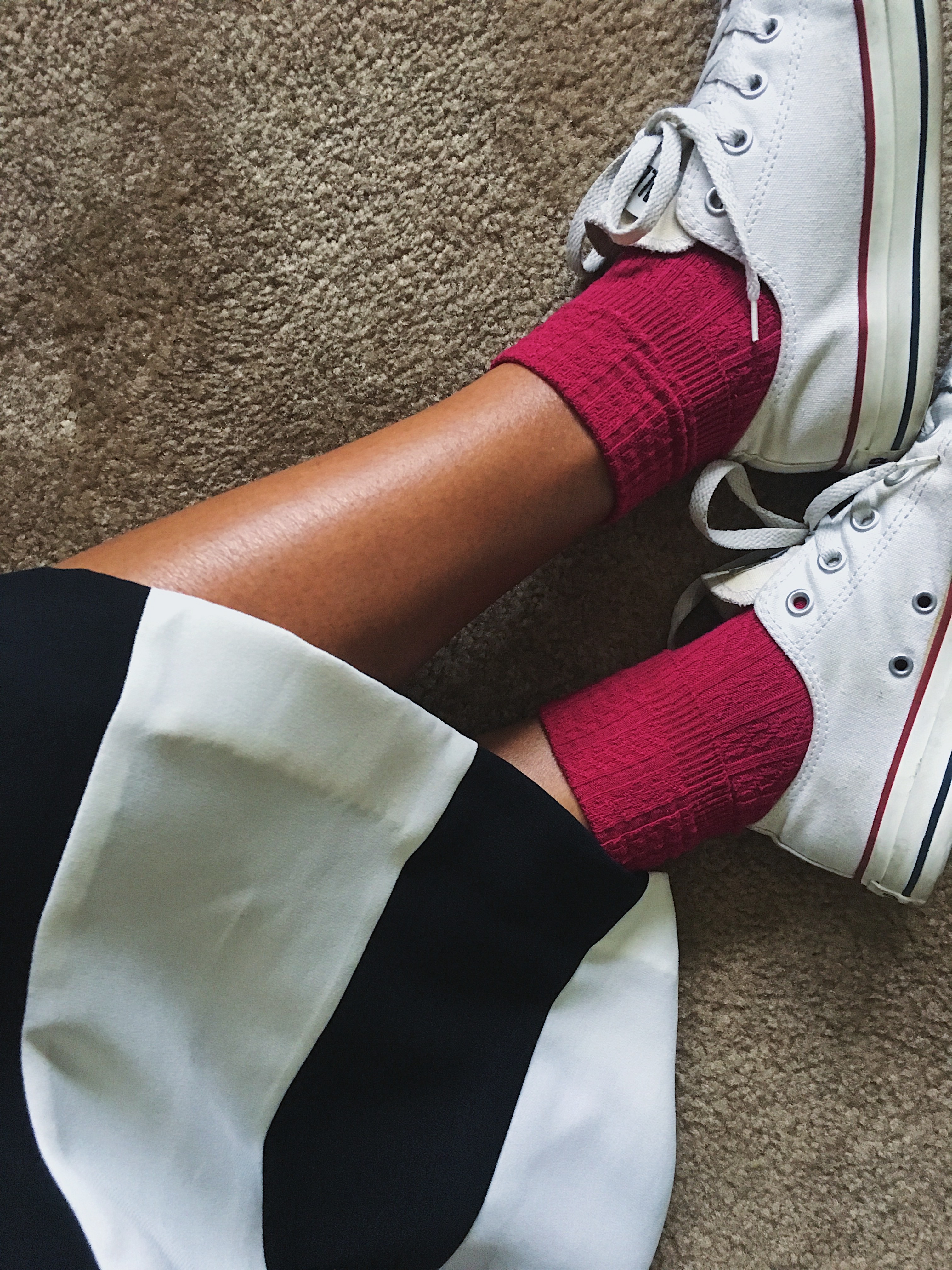 fit femme-sneakers with dresses-converse-pink socks