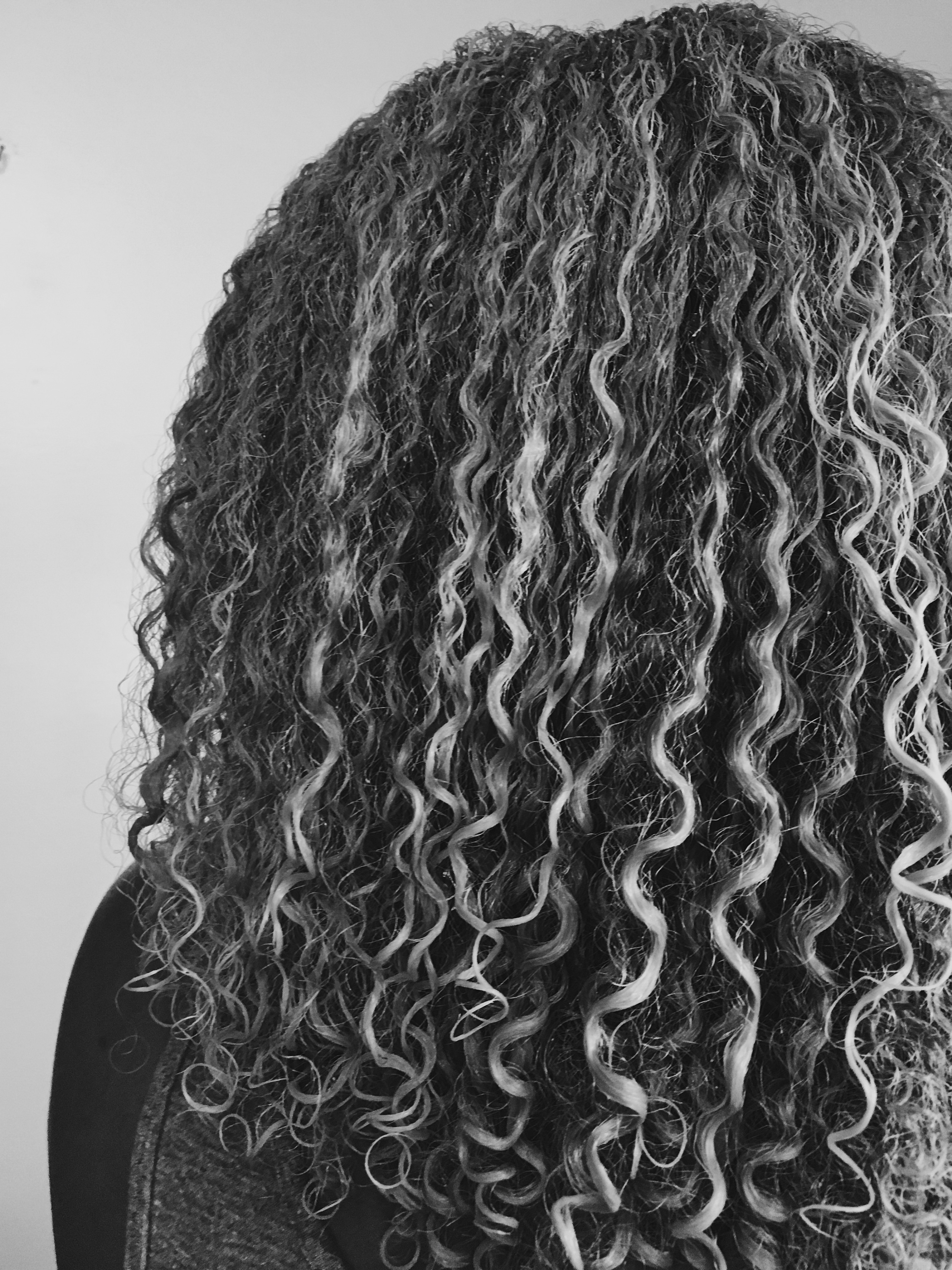 wash-n-go routine-hair texture-curly hair-black and white photo