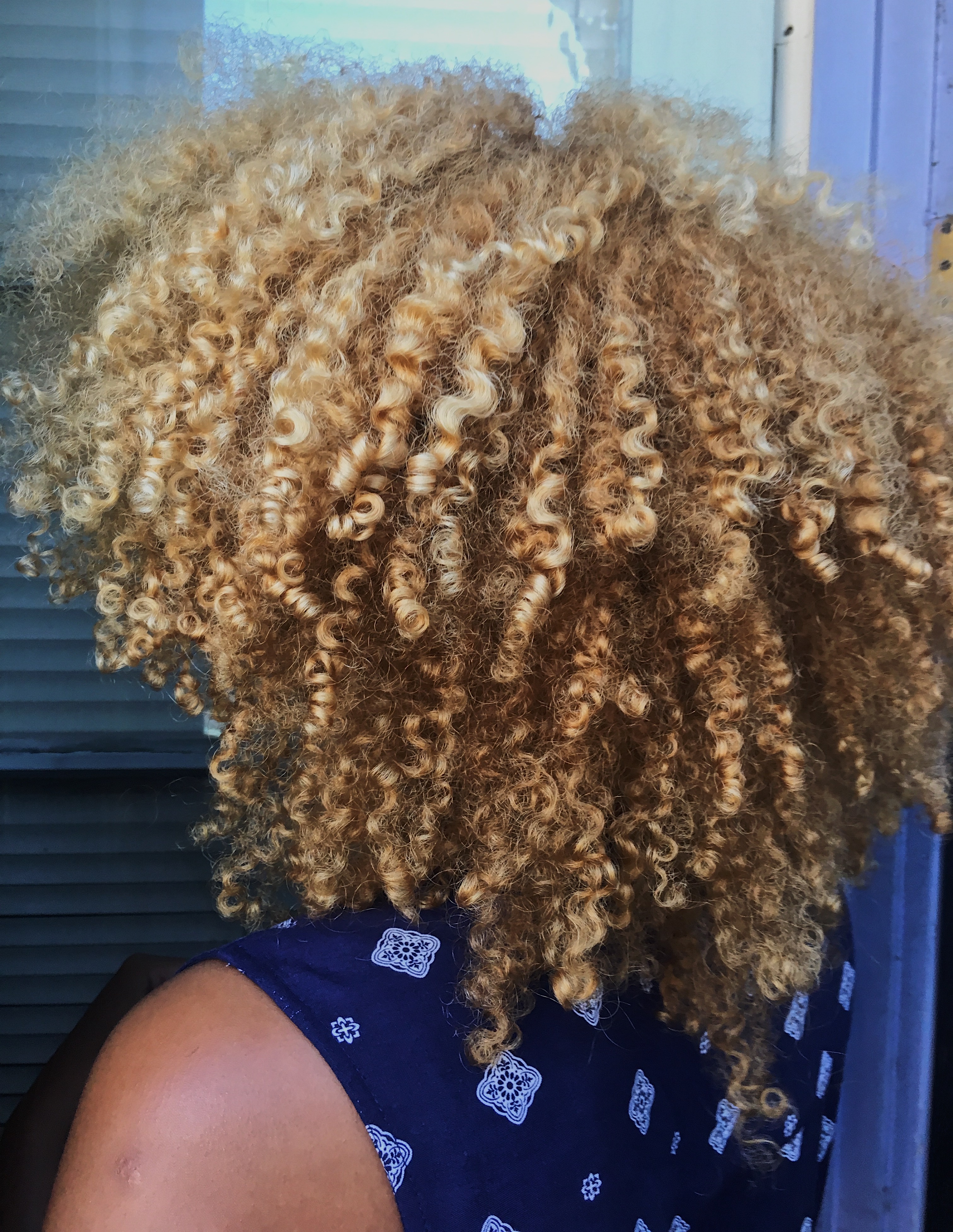 wash-n-go routine-blonde curls-natural hair-texture
