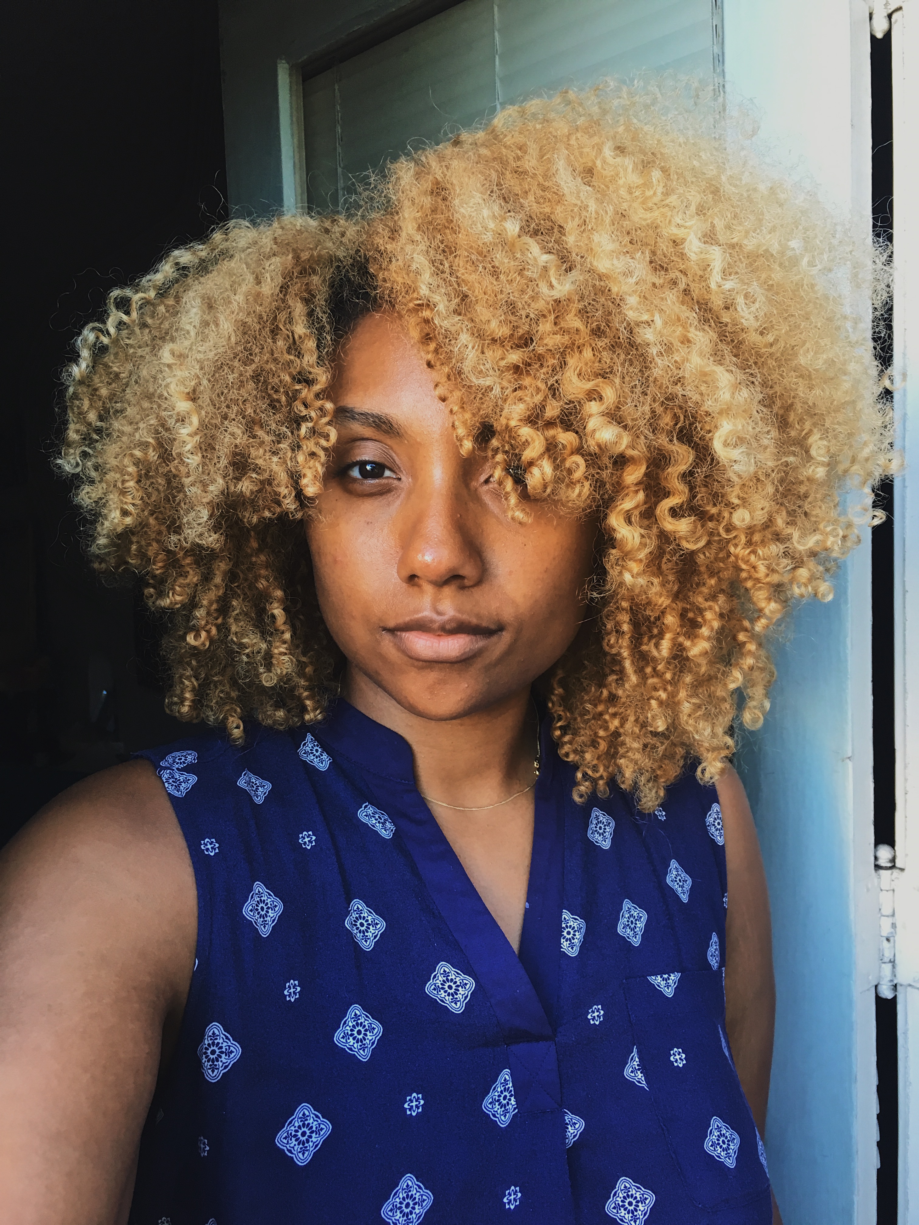 wash-n-go routine-natural hair-blonde curls