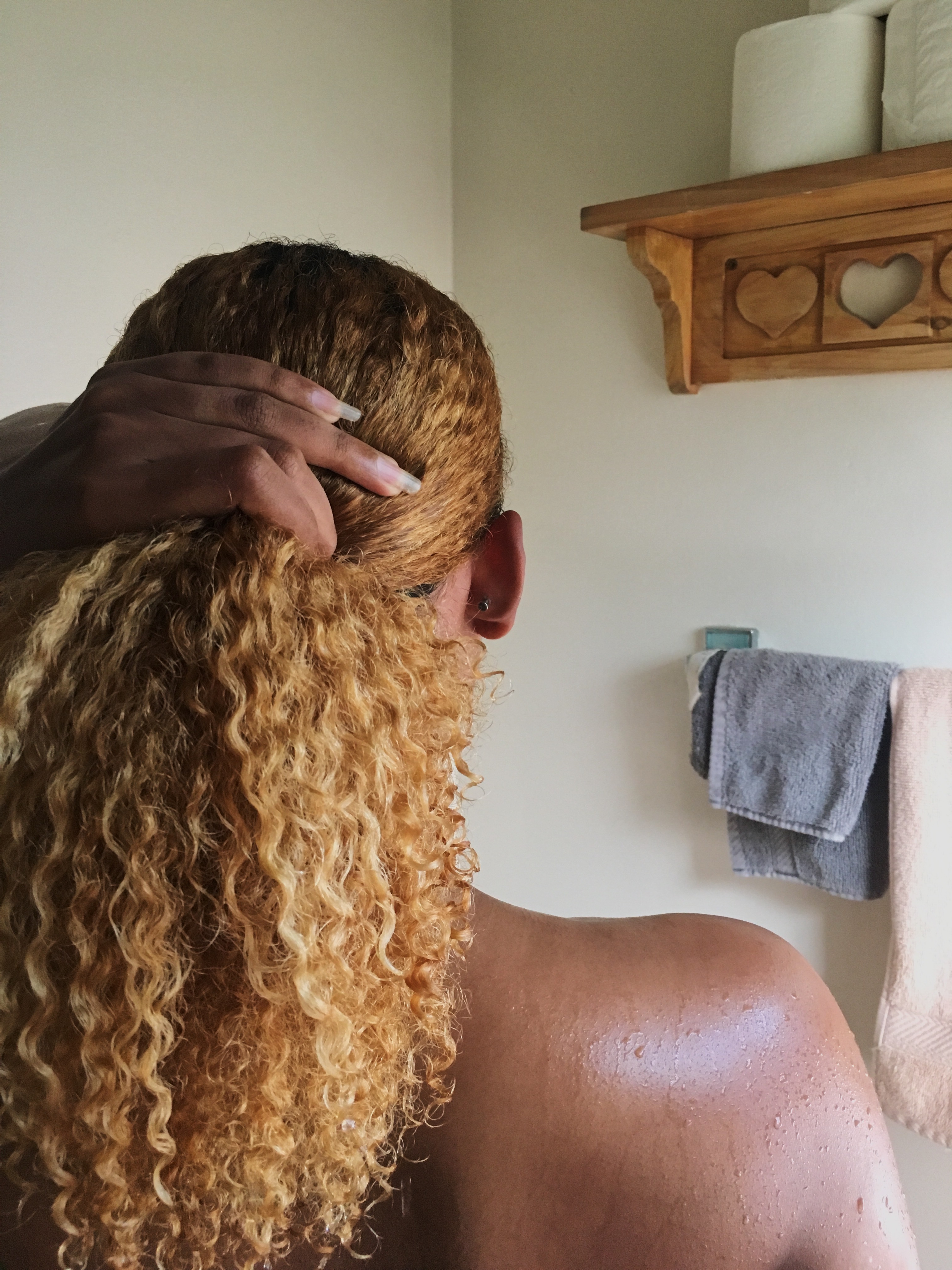 wash-n-go routine-natural hair-blonde curls-formulate-curly hair