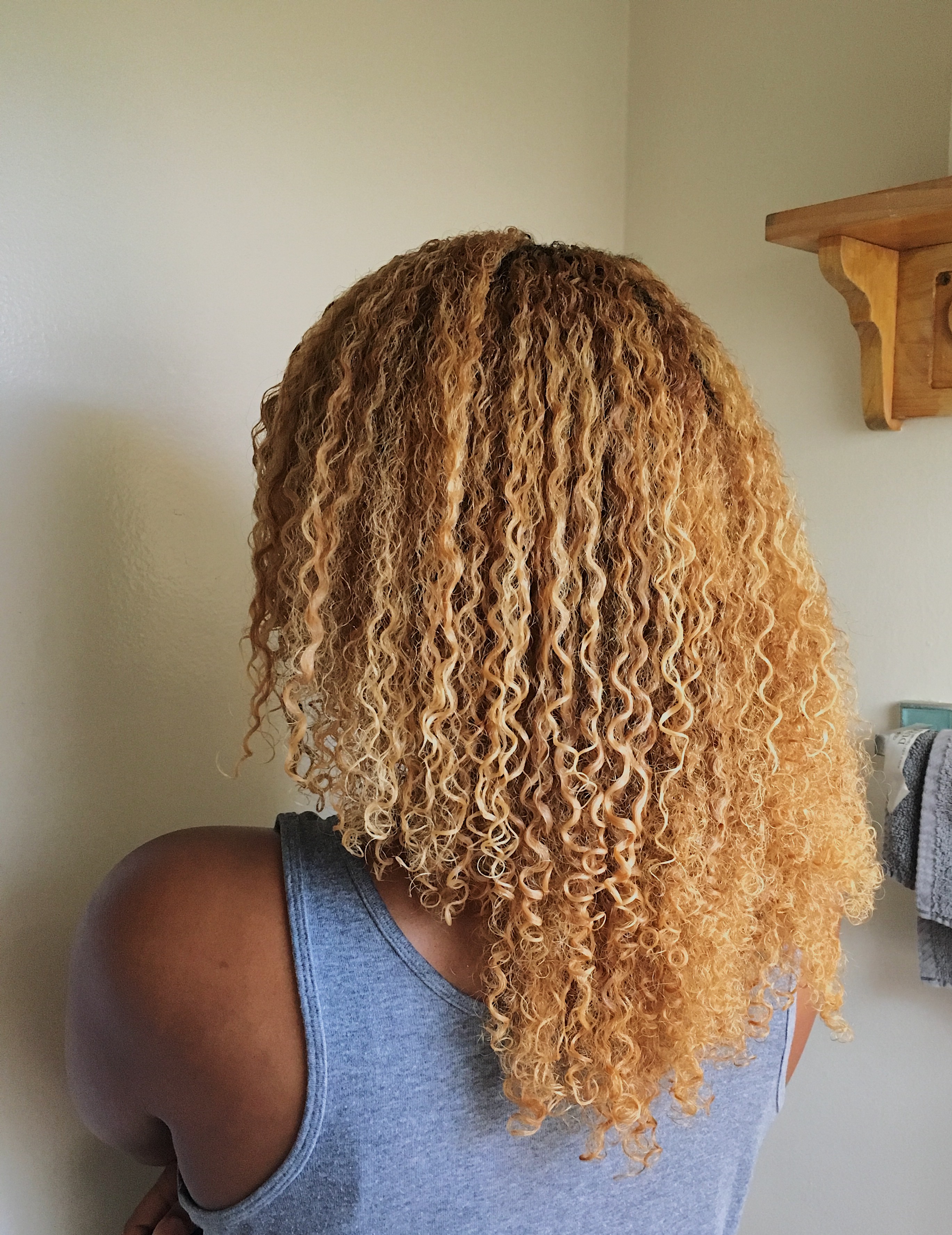 wash-n-go routine-wet hair-leave in conditioner-natural hair-blonde curls