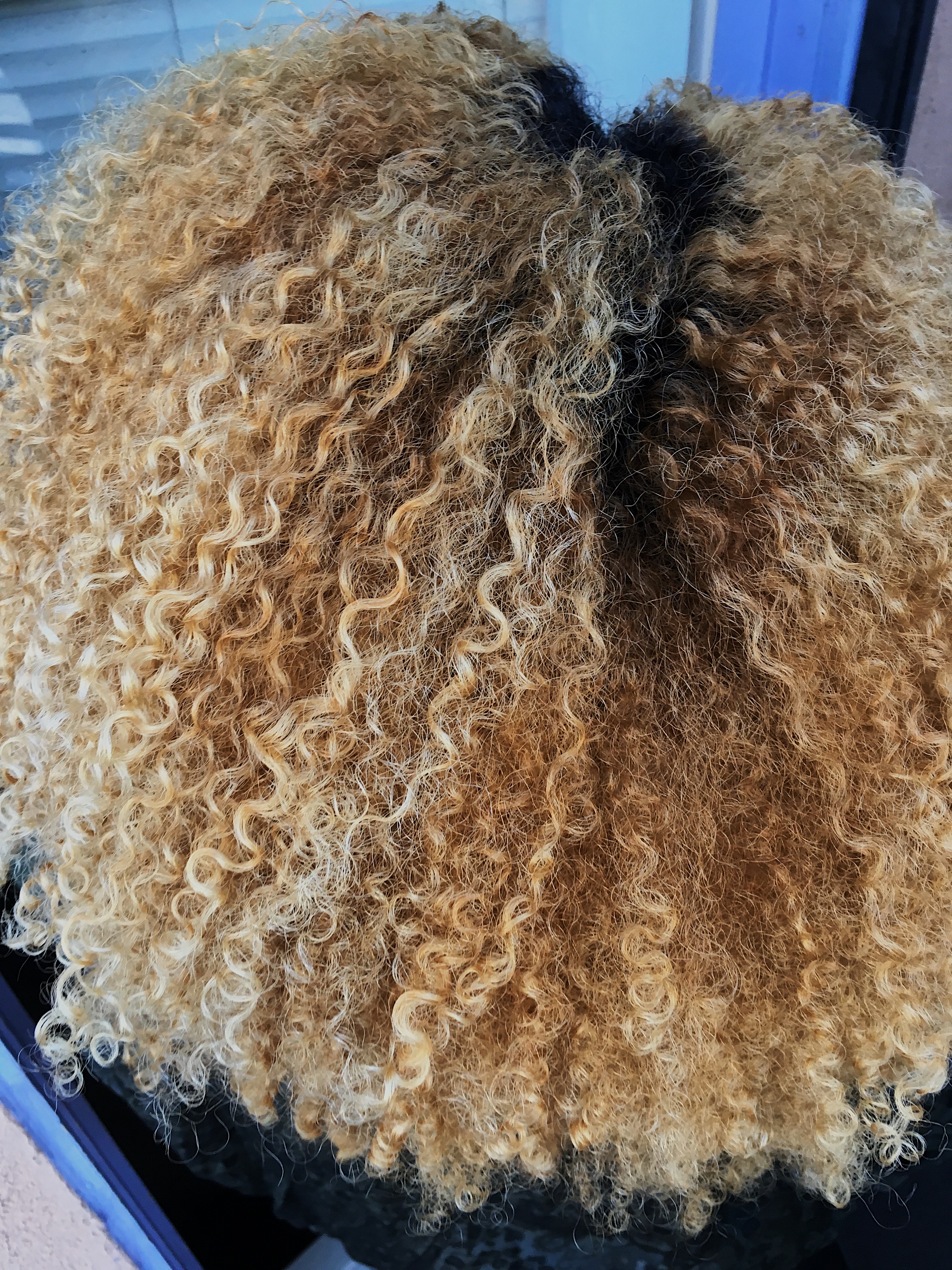 natural hair after using castor oil-blonde curls