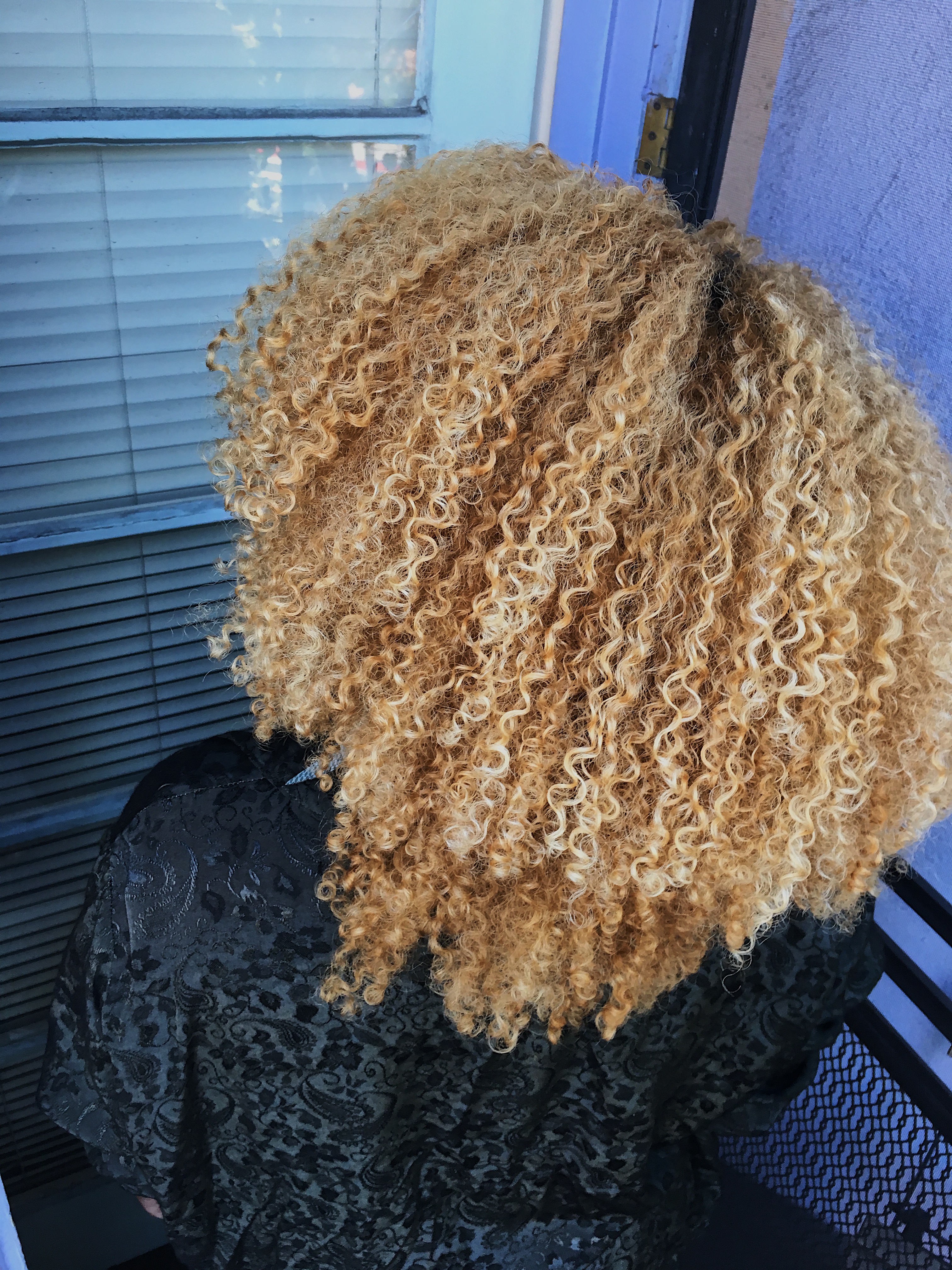 natural hair after using castor oil-blonde curls