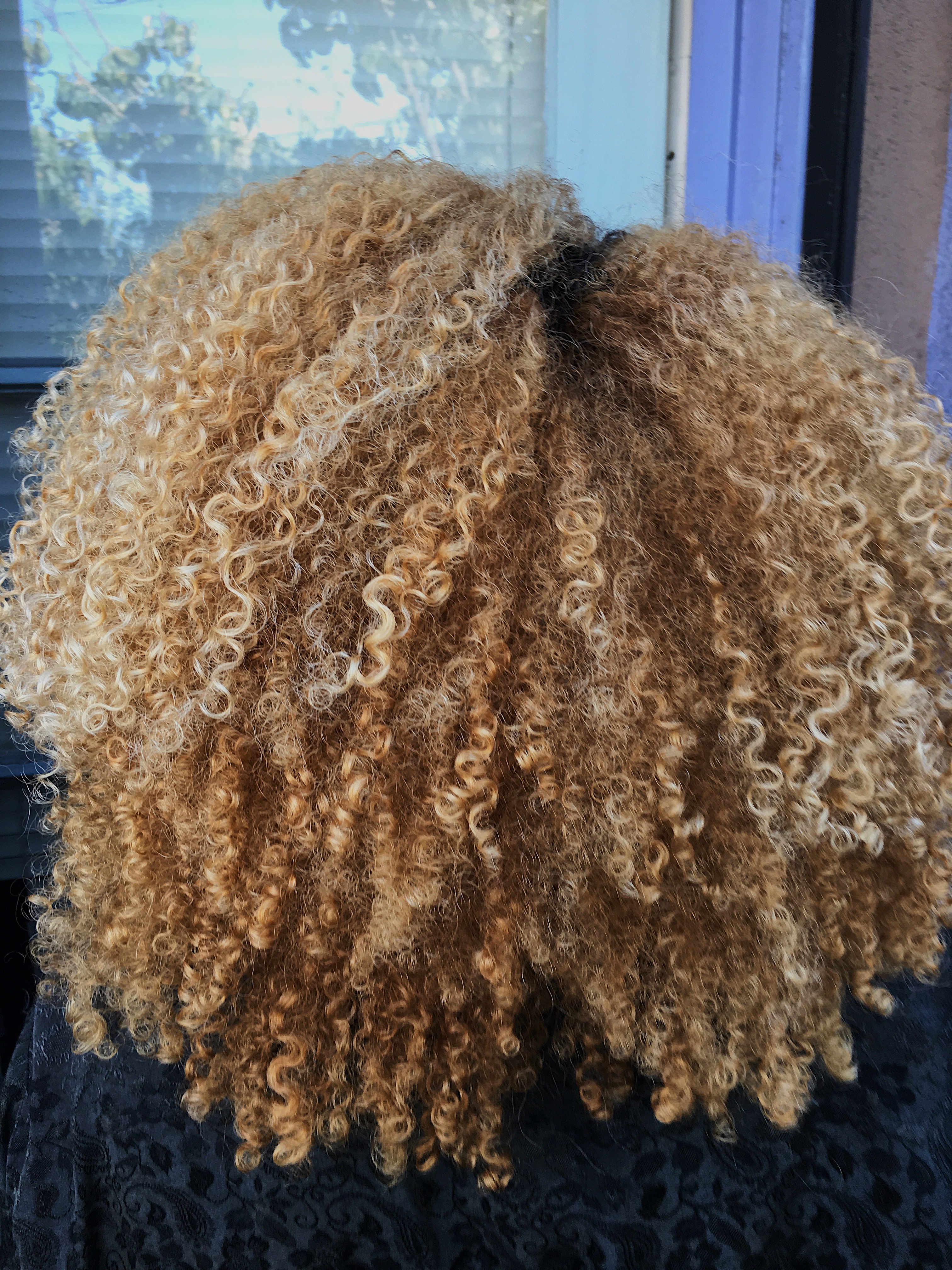 natural hair after using castor oil-blonde curls