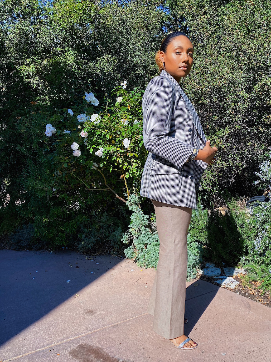 wedding guest outfit-slacks-blazer