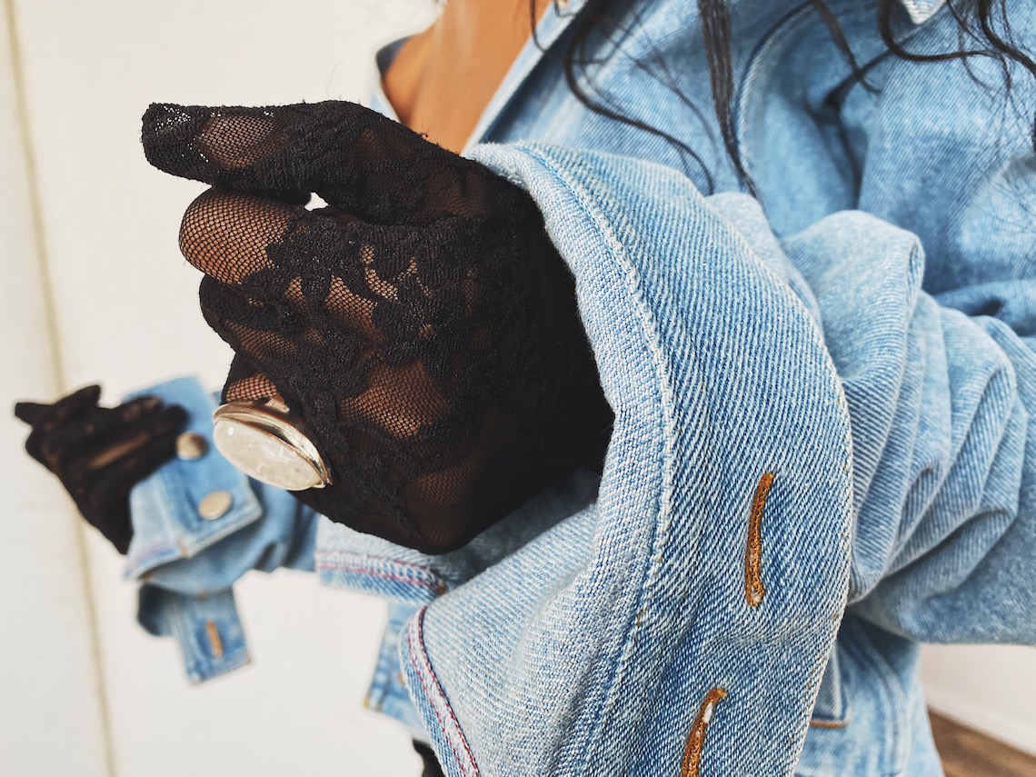 lace gloves-denim sleeves