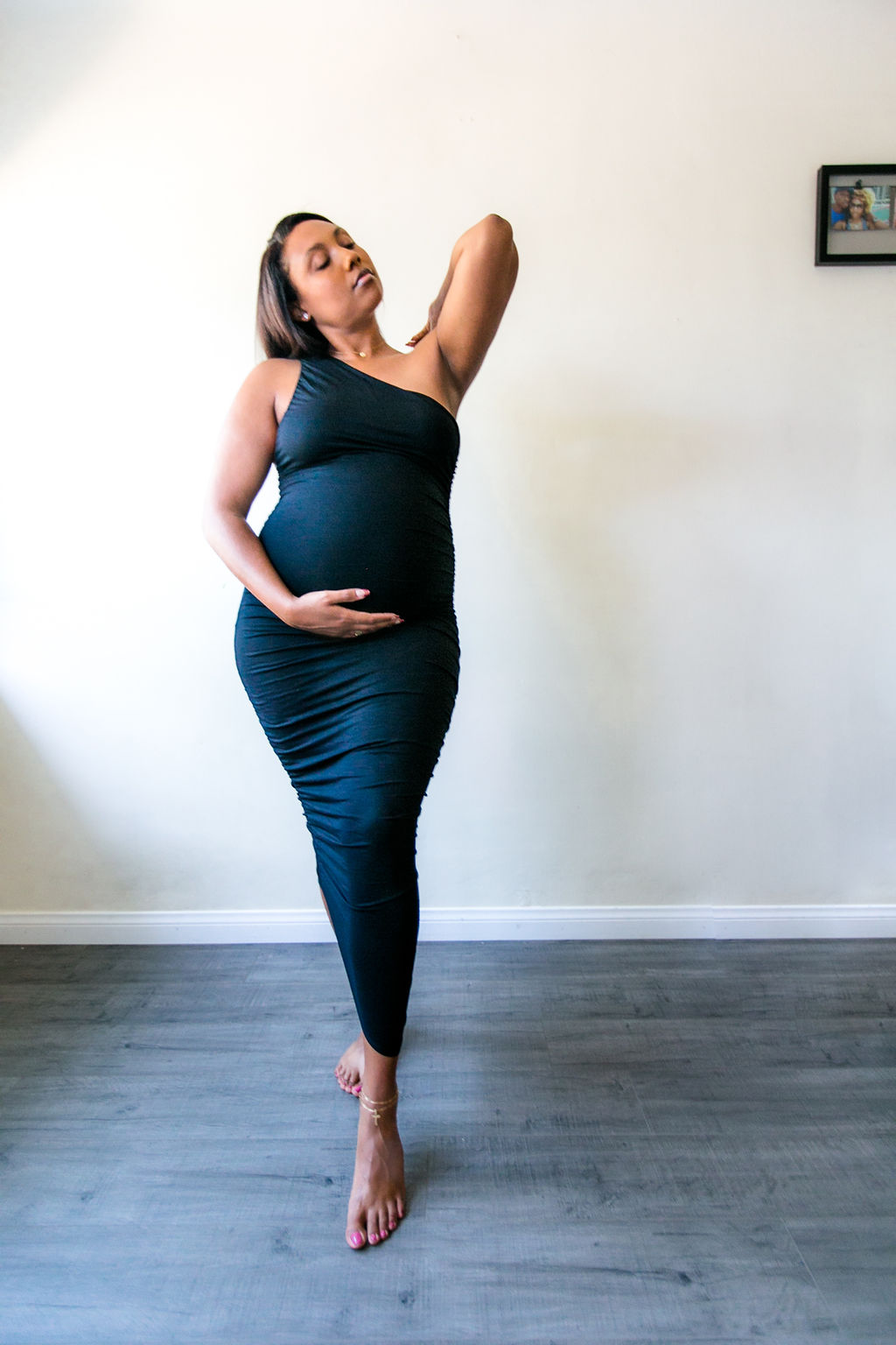 maternity shoot-33 weeks pregnant-pink blush dress-maternity dress-flowers-rsee-liveclothesminded-baby bump pose