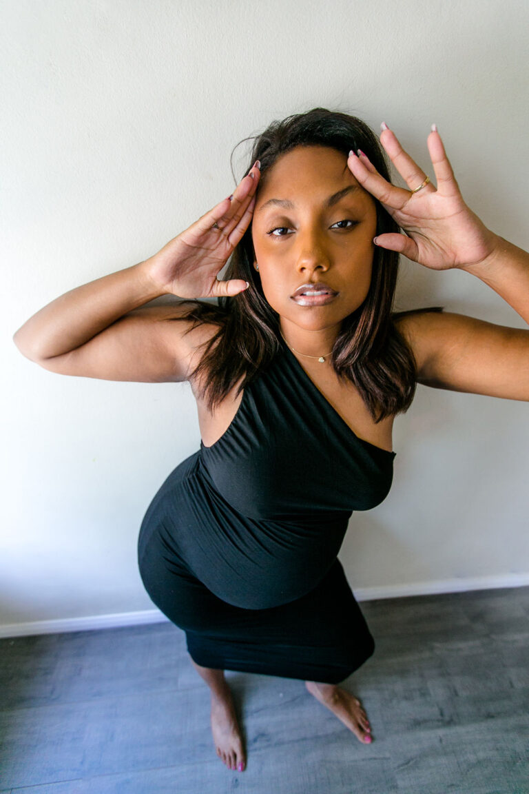 maternity-shoot-at-33-weeks-live-clothes-minded